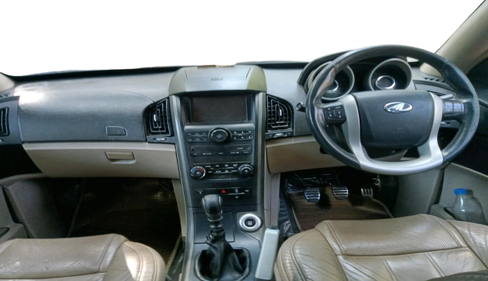 2015 Mahindra XUV500 W10, Diesel, Manual, 1,27,046 km, interior