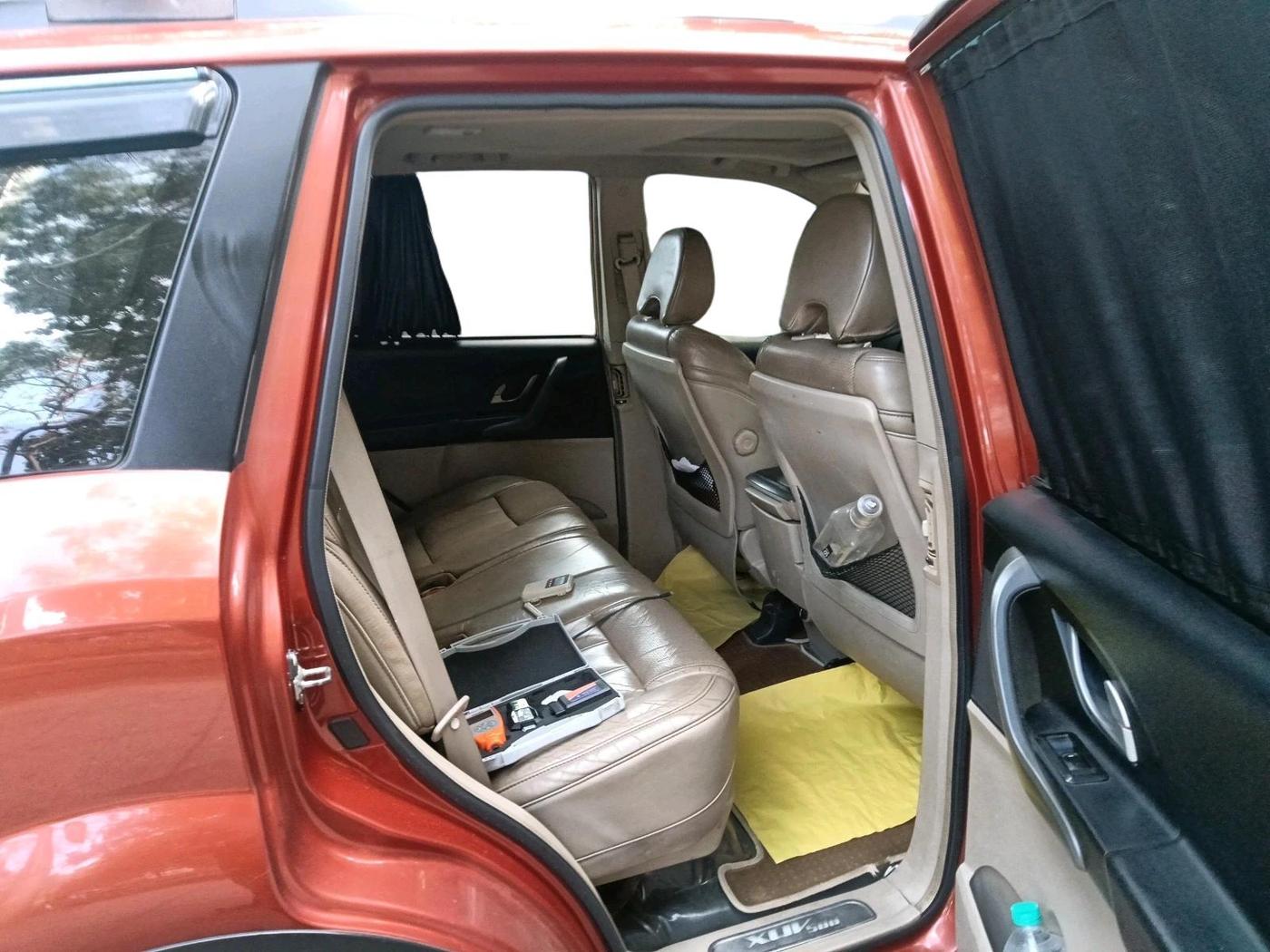 2015 Mahindra XUV500 W10, Diesel, Manual, 1,27,046 km, interior