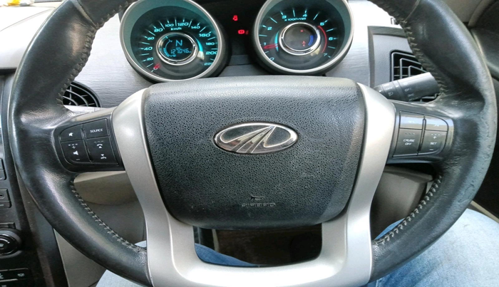 2015 Mahindra XUV500 W10, Diesel, Manual, 1,27,046 km, interior