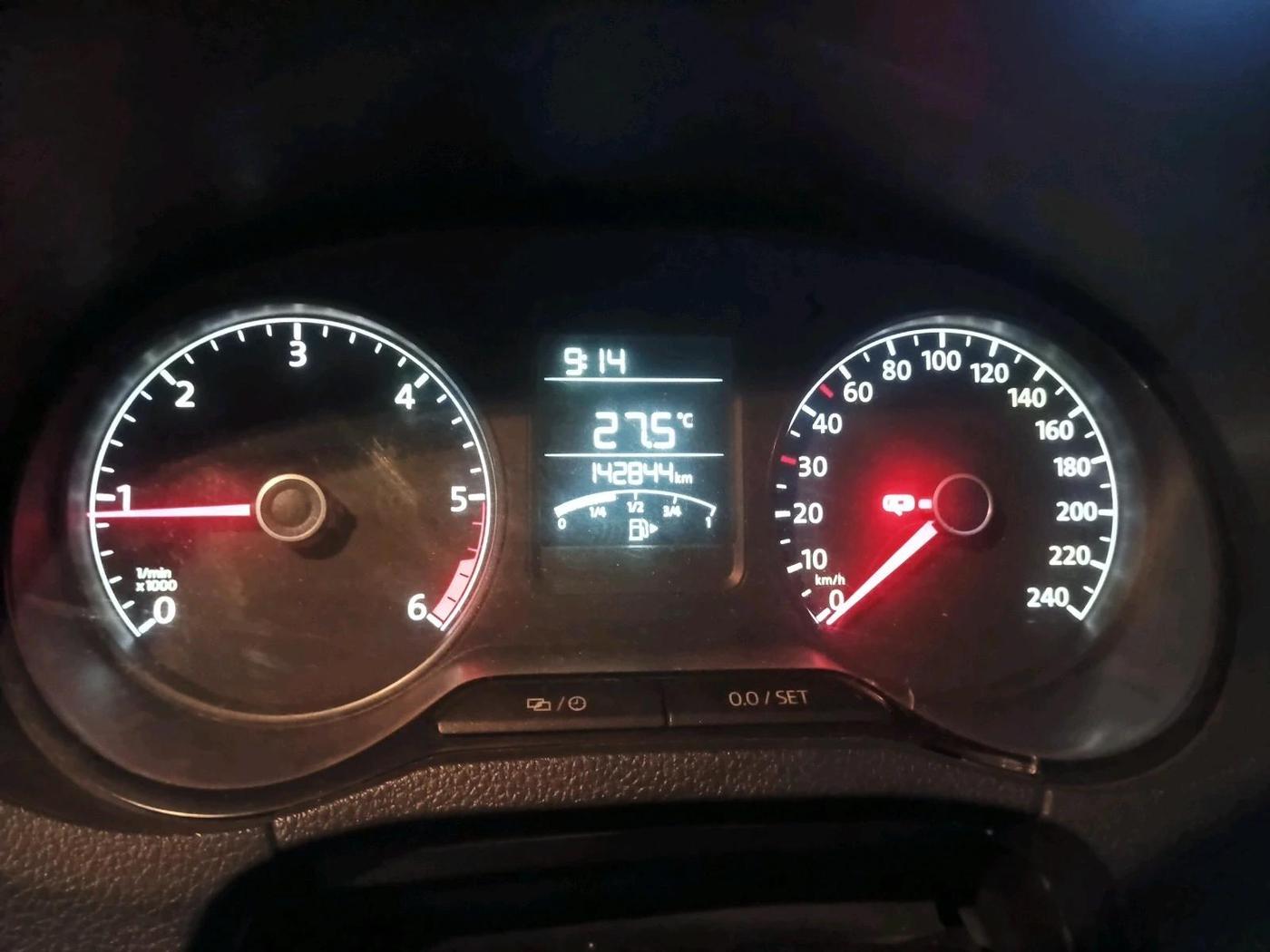 2014 Volkswagen Polo HIGHLINE1.5L, Diesel, Manual, 1,42,844 km, interior
