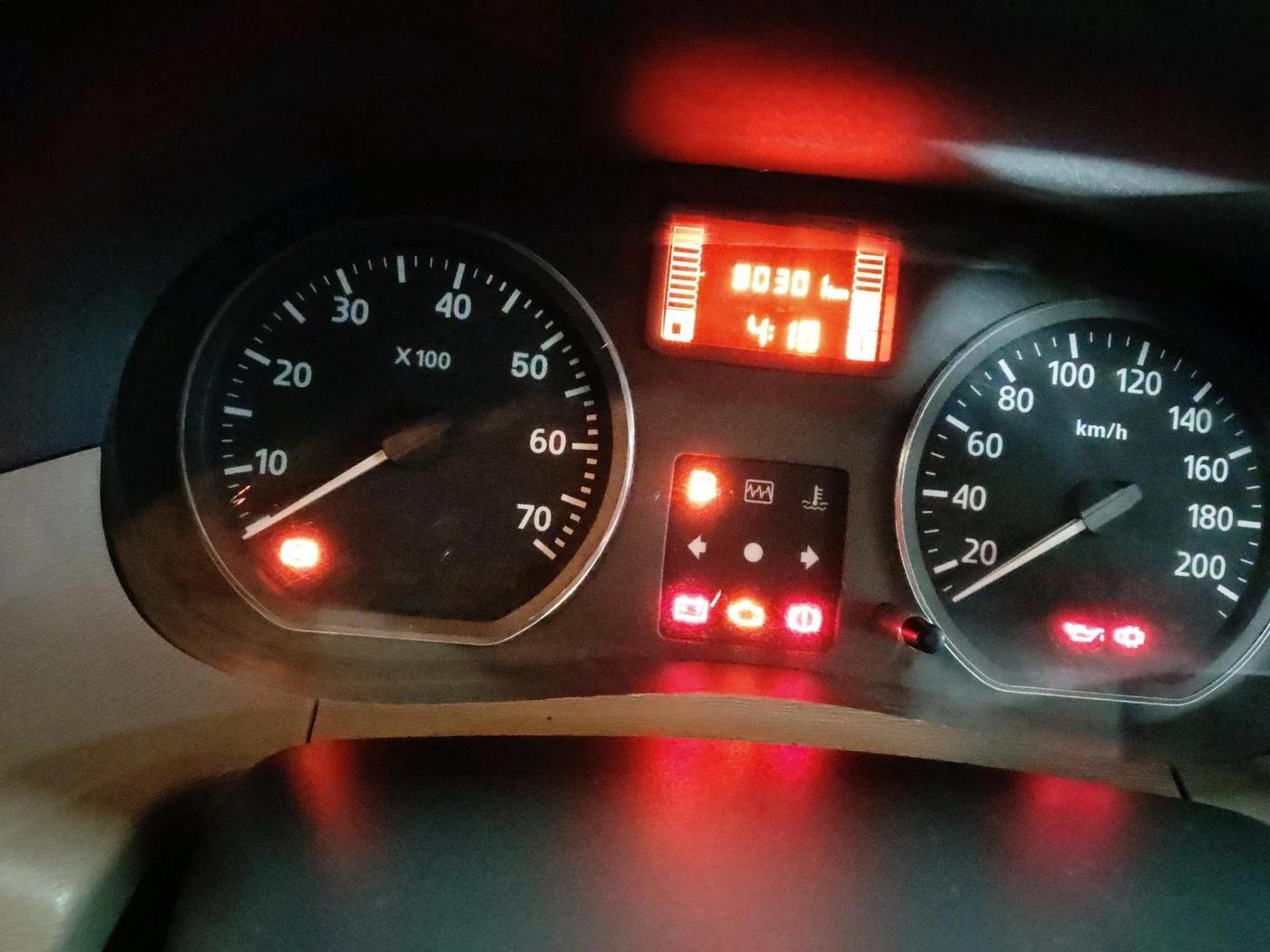 2015 Nissan Terrano XL (P), Petrol, Manual, 80,301 km, interior