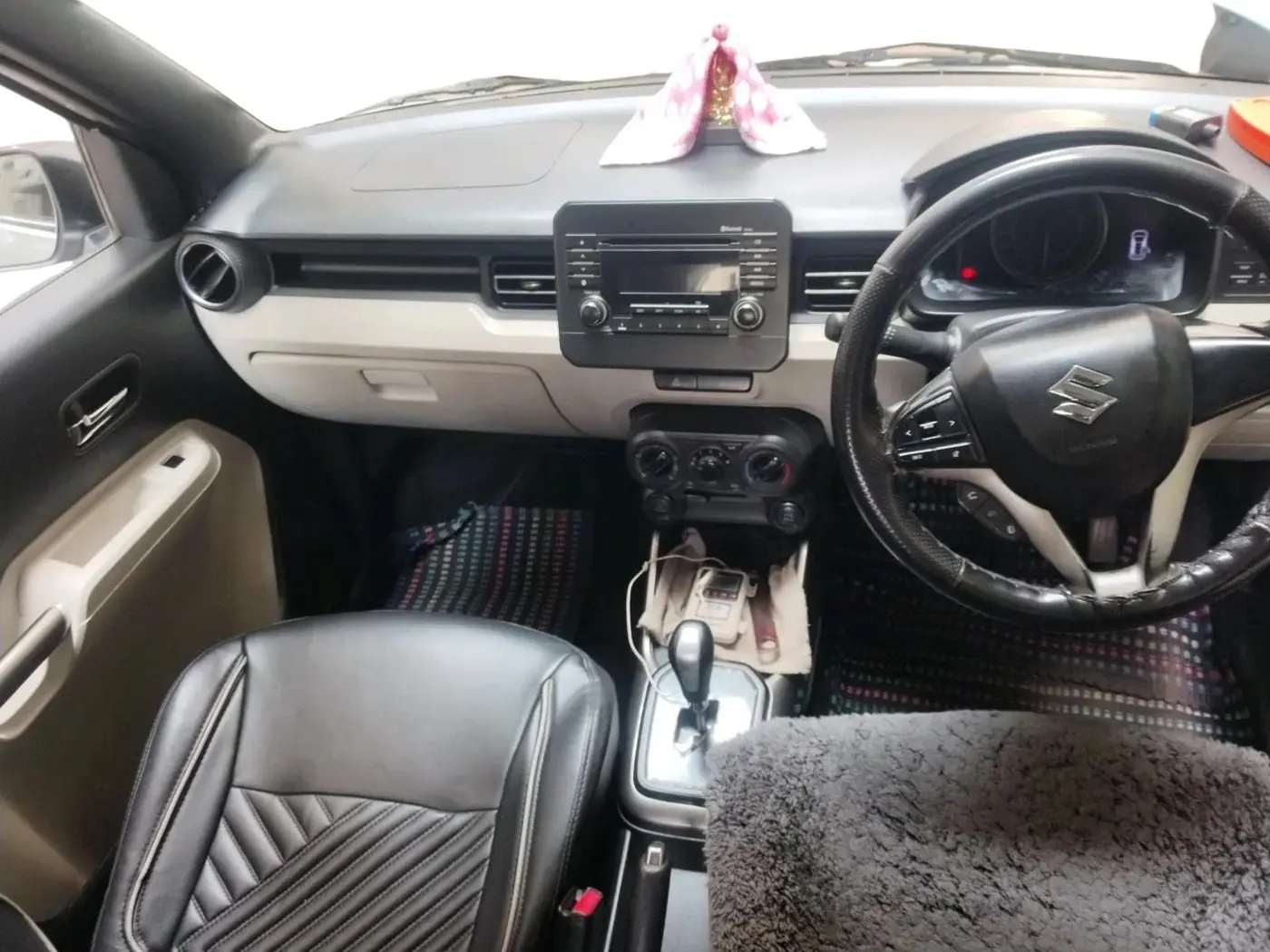 2017 Maruti IGNIS DELTA 1.2 AMT, CNG, Automatic, 1,21,712 km, interior