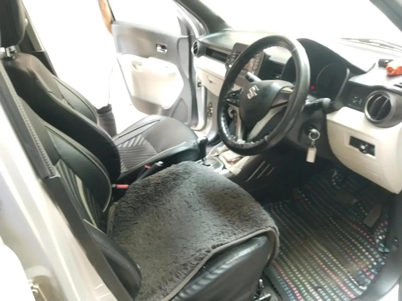 2017 Maruti IGNIS DELTA 1.2 AMT, CNG, Automatic, 1,21,712 km, interior