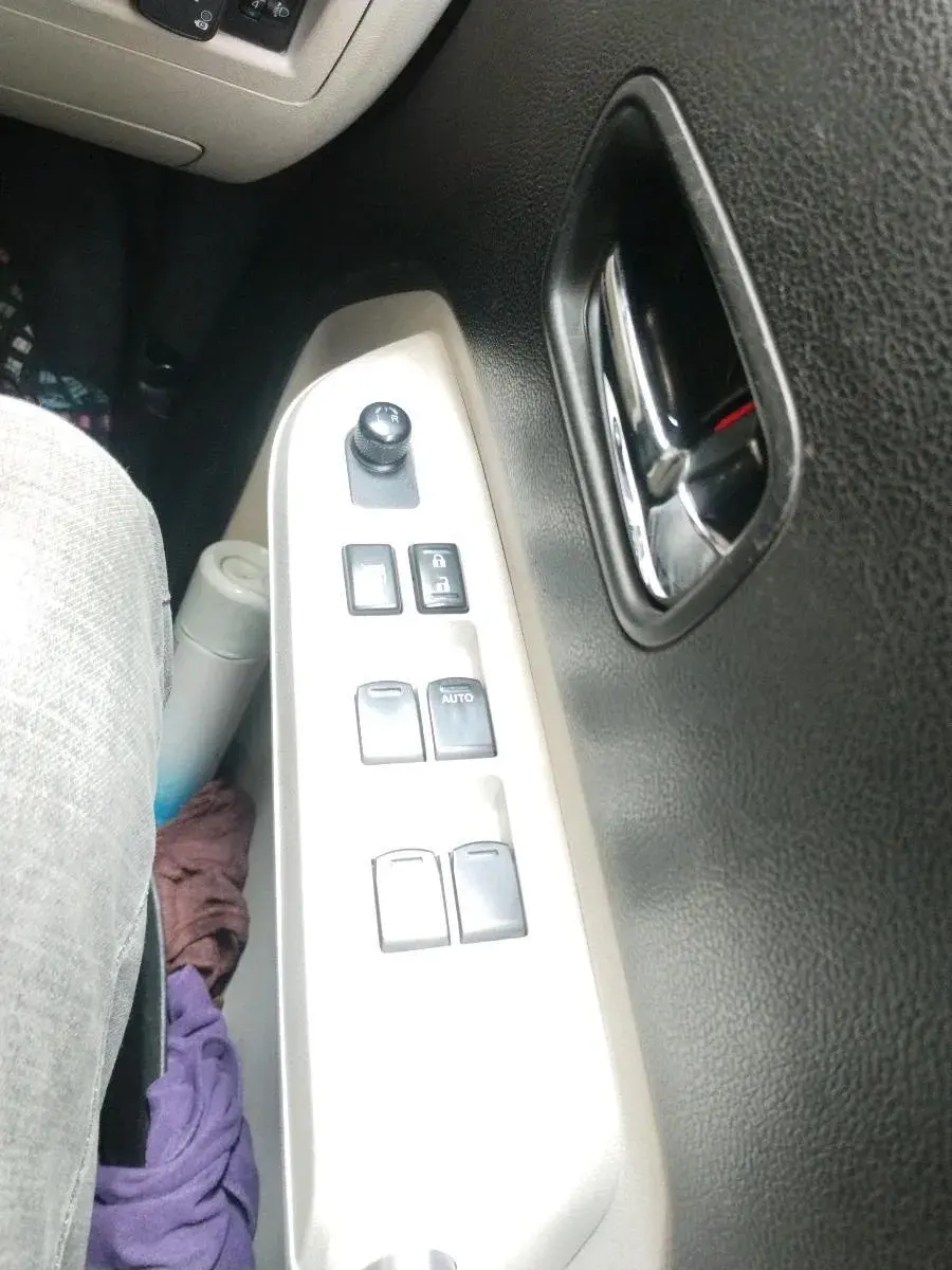 2017 Maruti IGNIS DELTA 1.2 AMT, CNG, Automatic, 1,21,712 km, interior