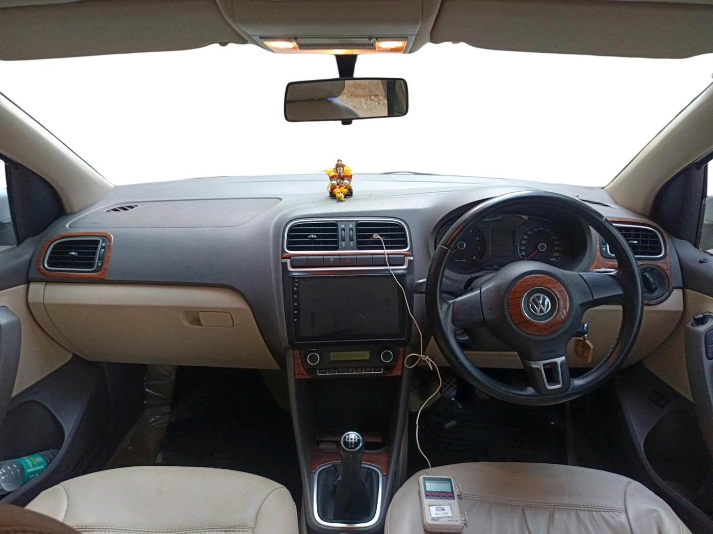 2011 Volkswagen Vento HIGHLINE 1.6 MPI, Petrol, Manual, 53,615 km, interior