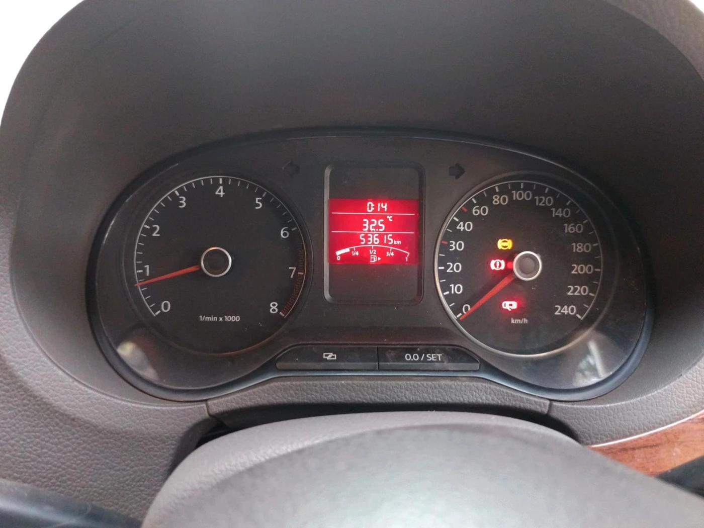 2011 Volkswagen Vento HIGHLINE 1.6 MPI, Petrol, Manual, 53,615 km, interior