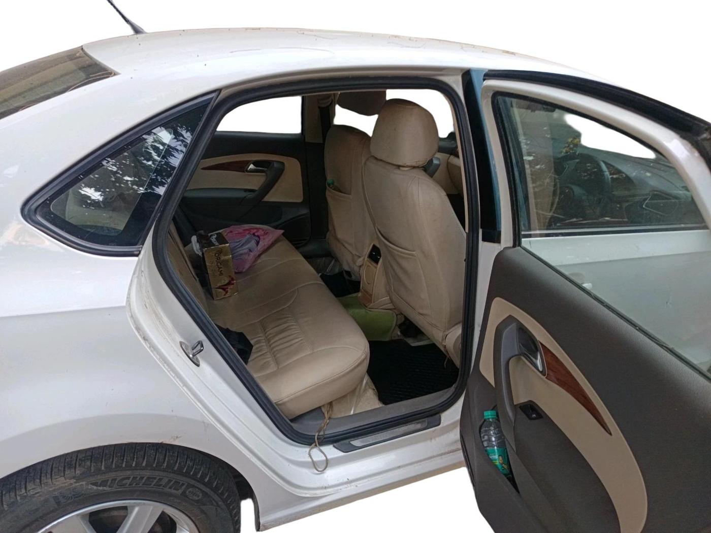 2011 Volkswagen Vento HIGHLINE 1.6 MPI, Petrol, Manual, 53,615 km, interior