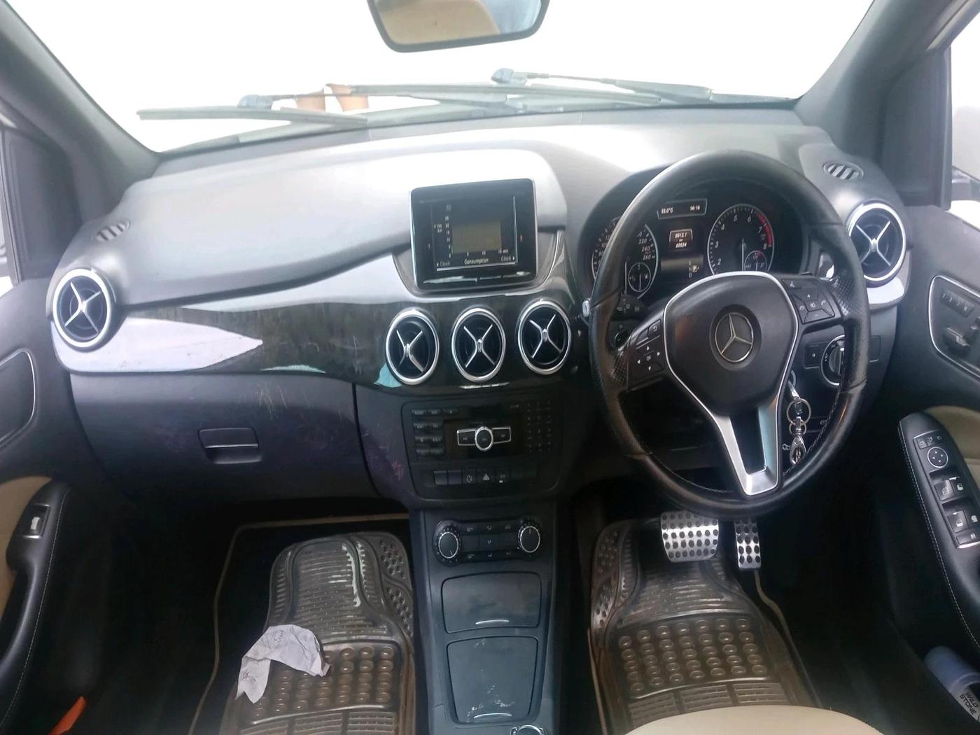 2013 Mercedes Benz B Class B 180 SPORTS PETROL, Petrol, Automatic, 60,524 km, interior