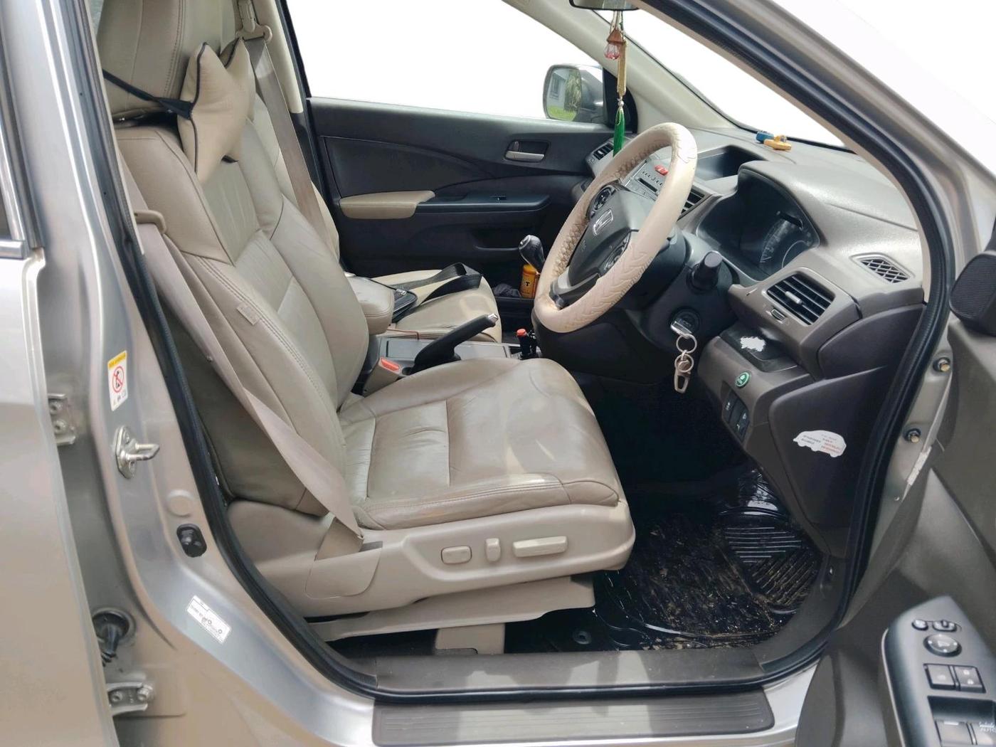 2014 Honda CRV 2.0L 2WD MT, Petrol, Manual, 1,07,752 km, interior