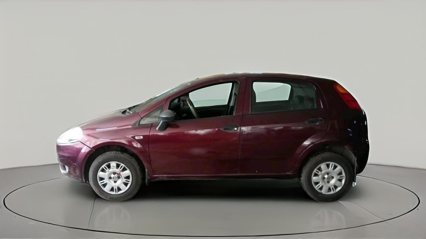 2013 Fiat Grand Punto DYNAMIC 1.3, Diesel, Manual, 1,39,706 km, exterior