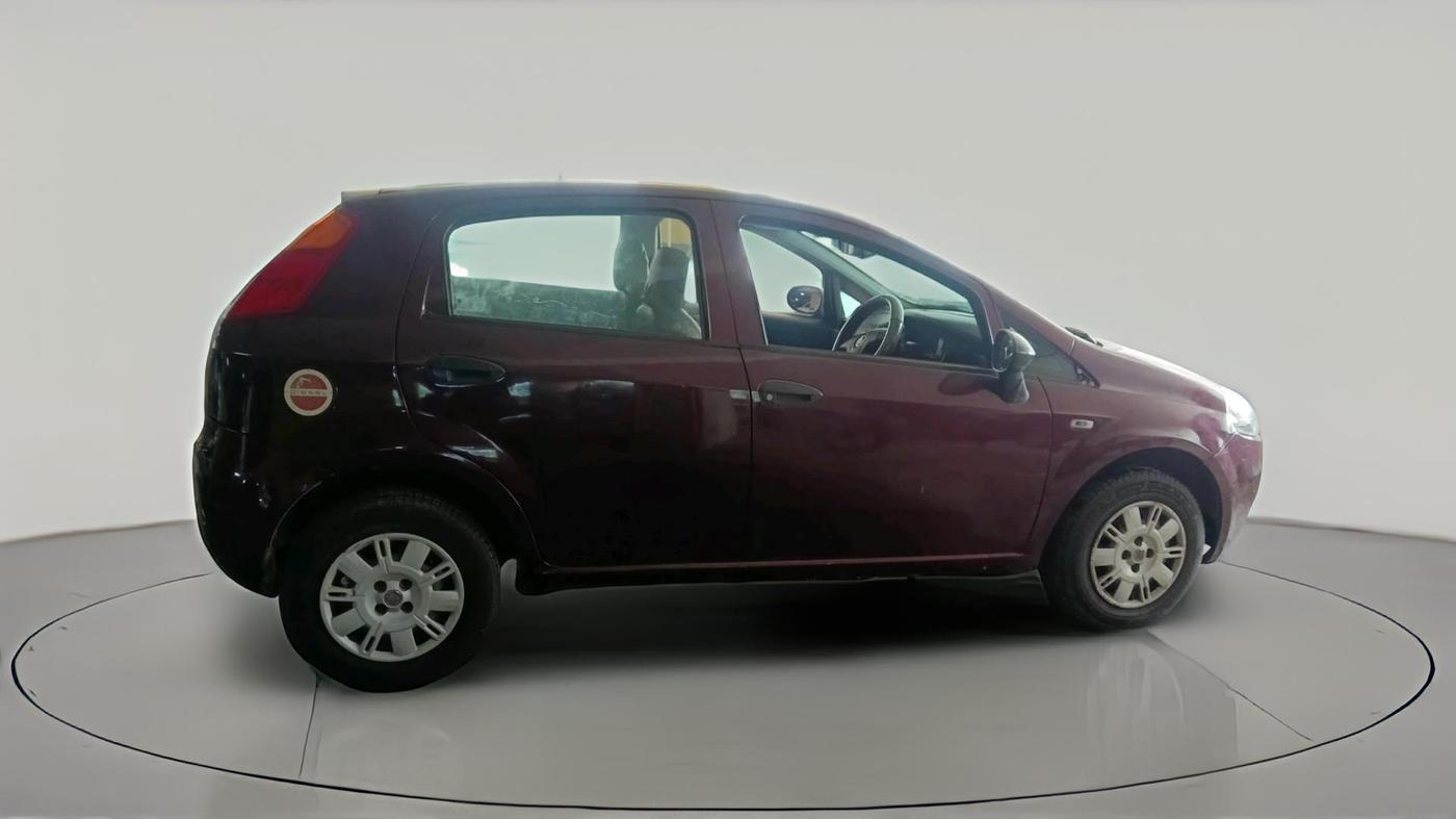 2013 Fiat Grand Punto DYNAMIC 1.3, Diesel, Manual, 1,39,706 km, exterior