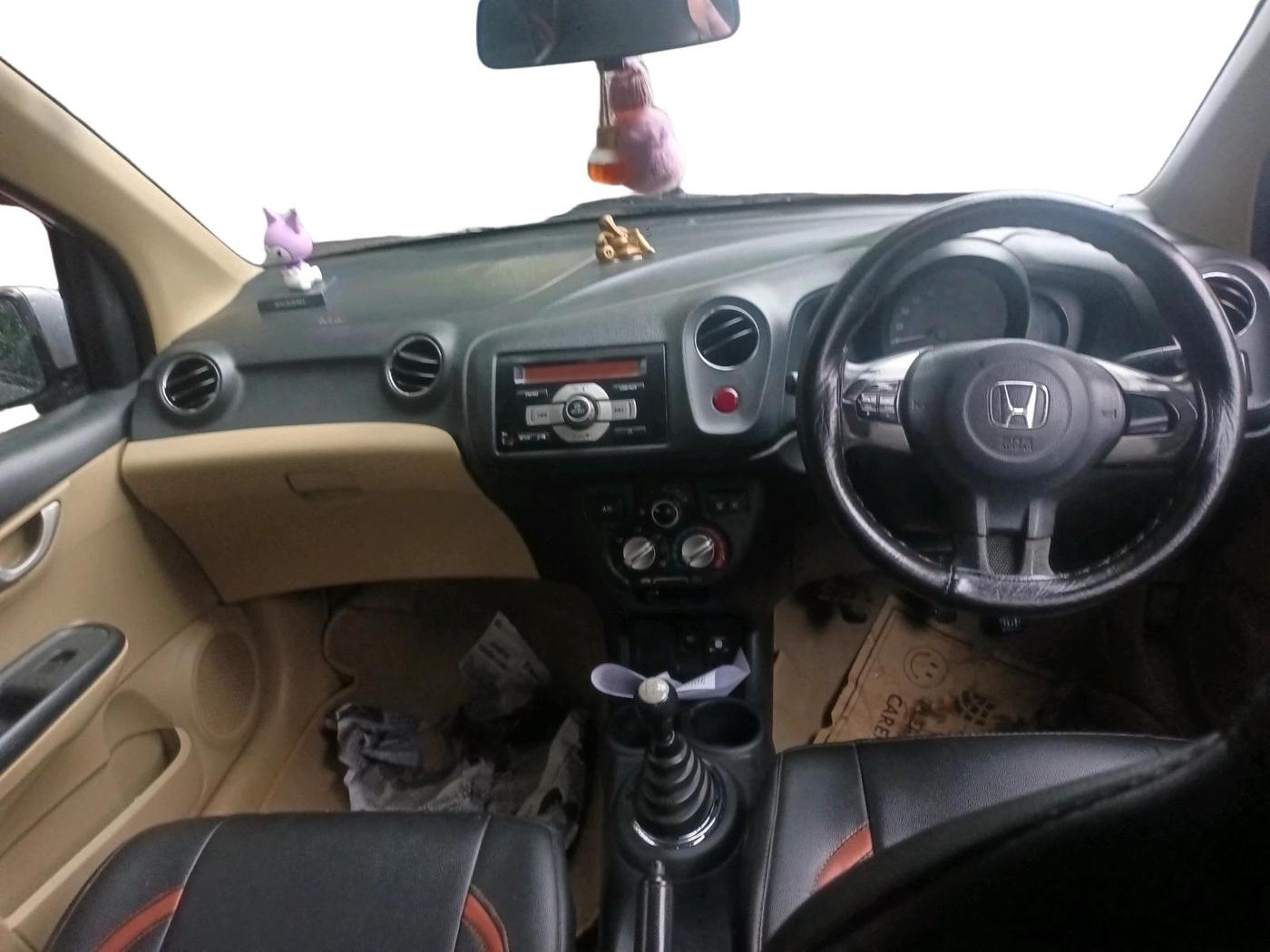 2015 Honda Brio VX MT, CNG, Manual, 1,28,217 km, interior