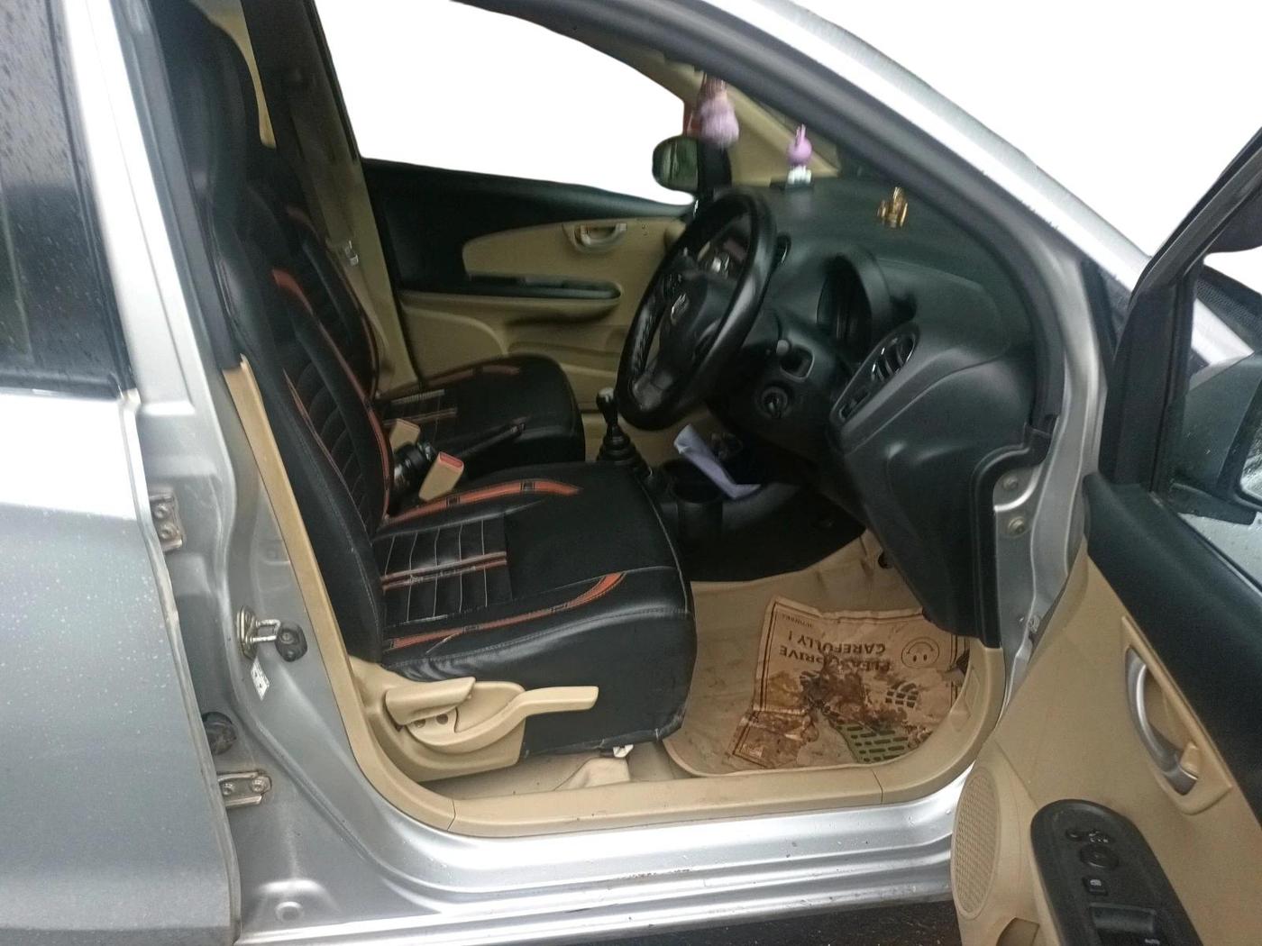 2015 Honda Brio VX MT, CNG, Manual, 1,28,217 km, interior