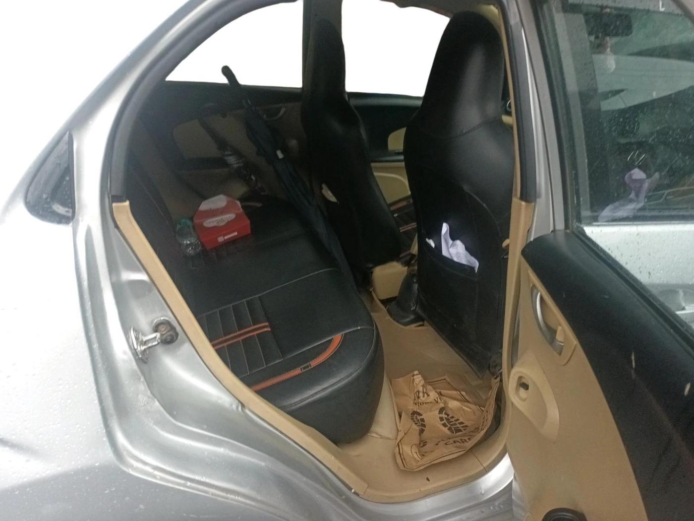 2015 Honda Brio VX MT, CNG, Manual, 1,28,217 km, interior