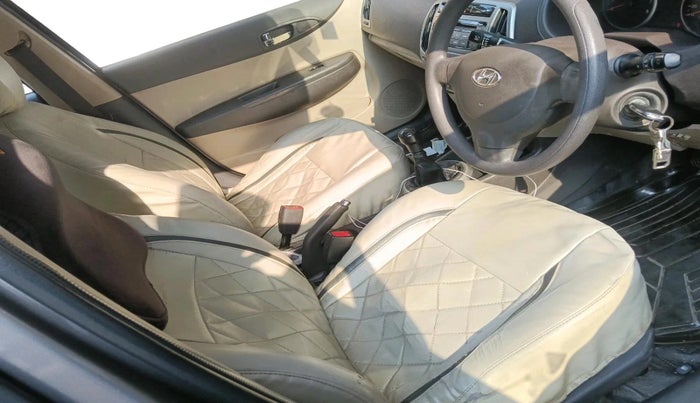 2012 Hyundai i20 MAGNA 1.2, Petrol, Manual, 1,00,008 km, interior