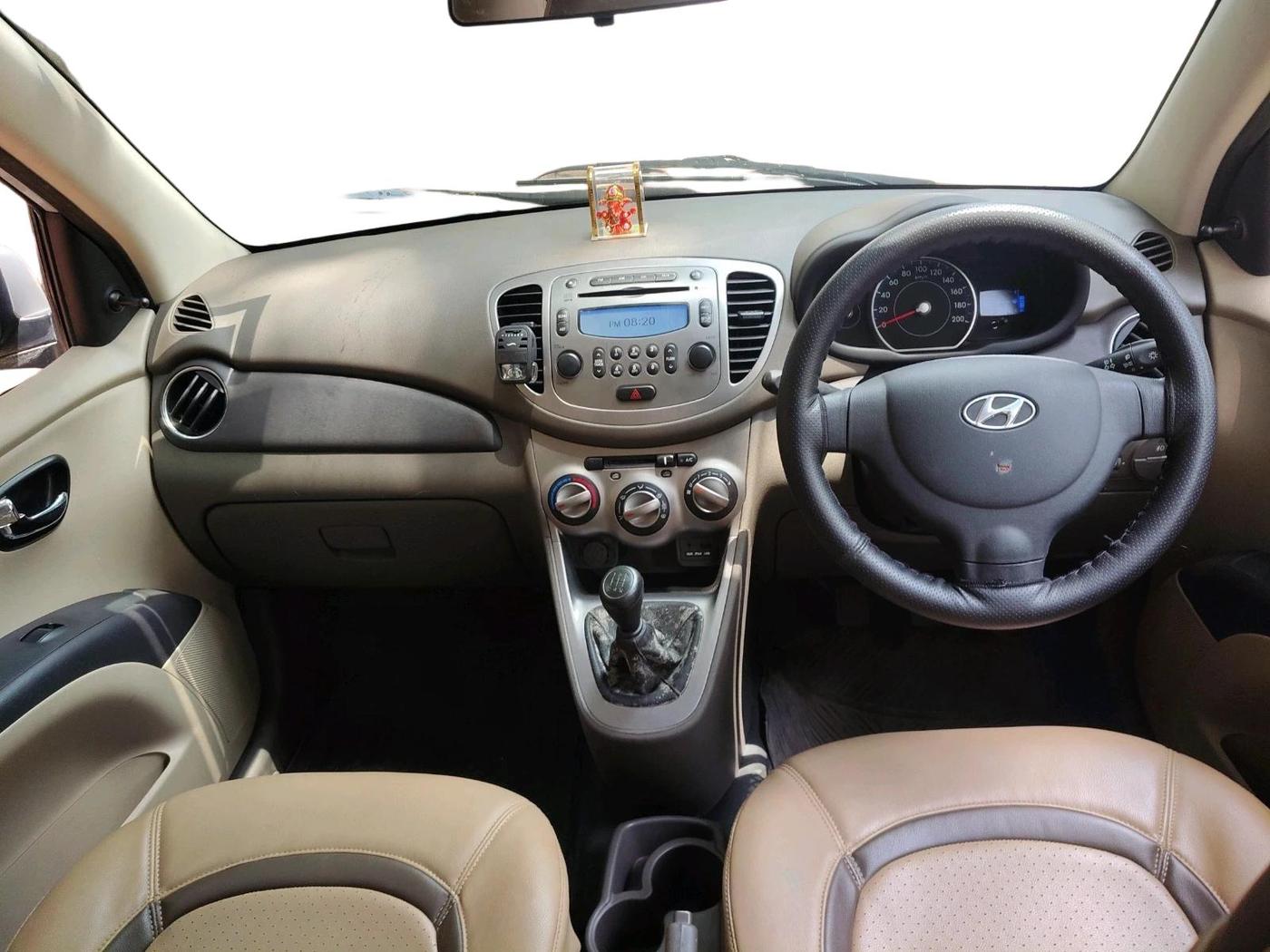 2014 Hyundai i10 SPORTZ 1.1, Petrol, Manual, 2,703 km, interior