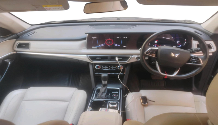2022 Mahindra XUV700 AX 7 LUXURY D AT 7 STR, Diesel, Automatic, 36,638 km, interior