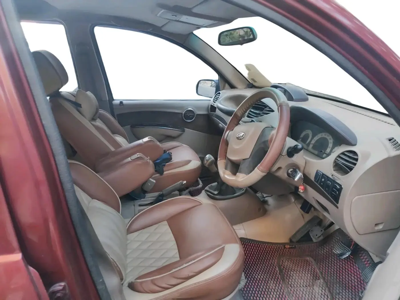 2009 Mahindra Xylo E8 BS III, Diesel, Manual, 1,75,620 km, interior