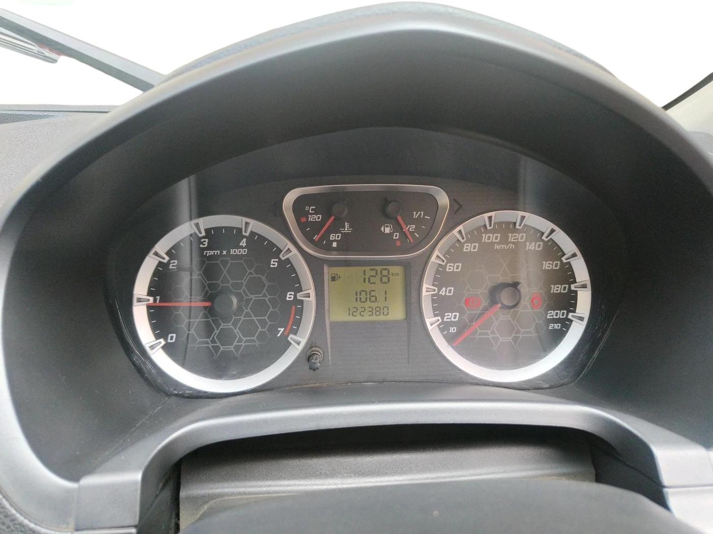 2011 Ford Fiesta ZXI 1.4 PETROL, Petrol, Manual, 1,22,380 km, interior