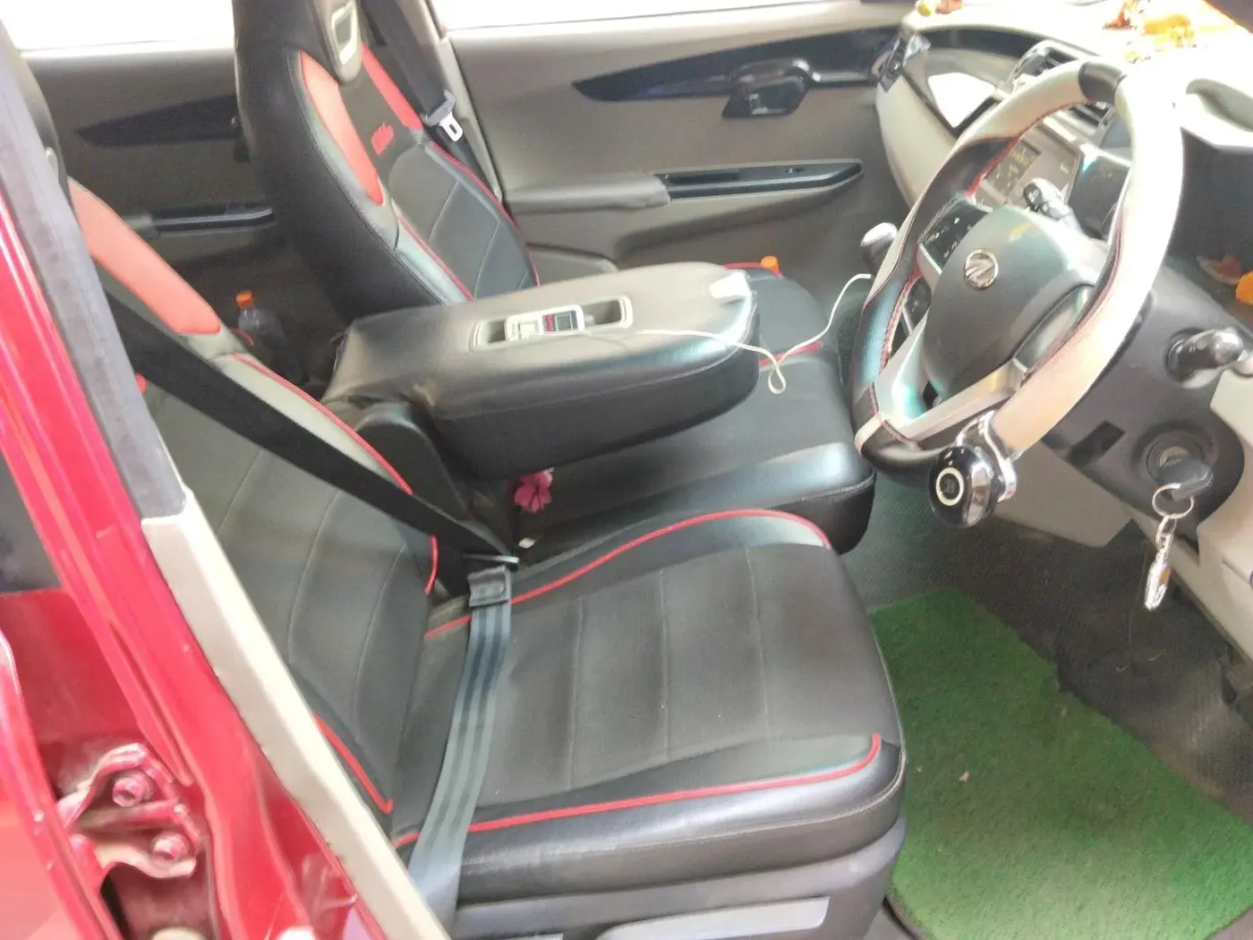 2017 Mahindra Kuv100 K6 PLUS 6 STR, Petrol, Manual, 38,607 km, interior