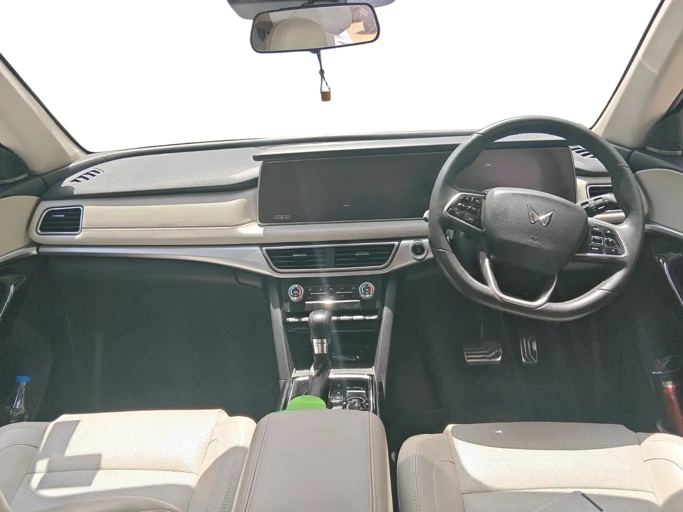 2021 Mahindra XUV700 AX 7 LUXURY P AT 7 STR, Petrol, Automatic, 74,062 km, interior
