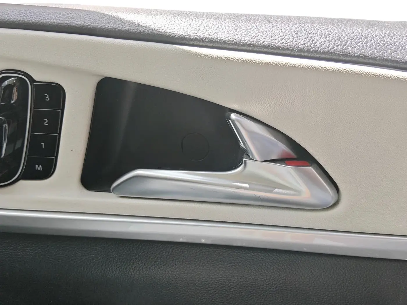 2021 Mahindra XUV700 AX 7 LUXURY P AT 7 STR, Petrol, Automatic, 74,062 km, interior