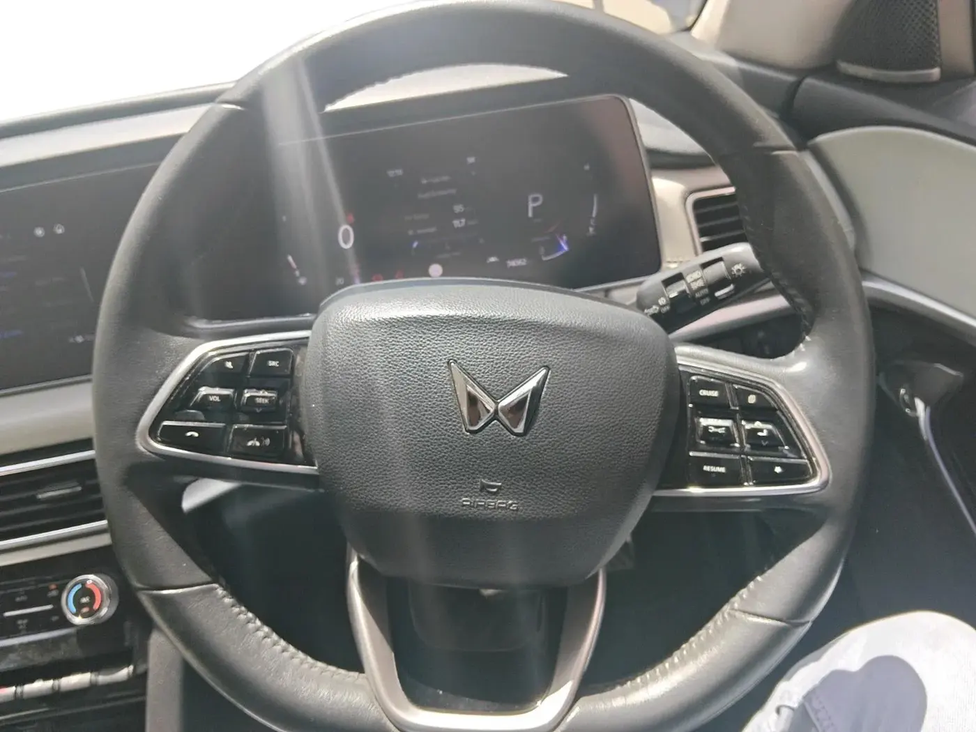 2021 Mahindra XUV700 AX 7 LUXURY P AT 7 STR, Petrol, Automatic, 74,062 km, interior