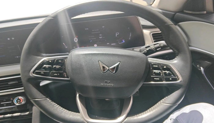 2021 Mahindra XUV700 AX 7 LUXURY P AT 7 STR, Petrol, Automatic, 74,062 km, interior