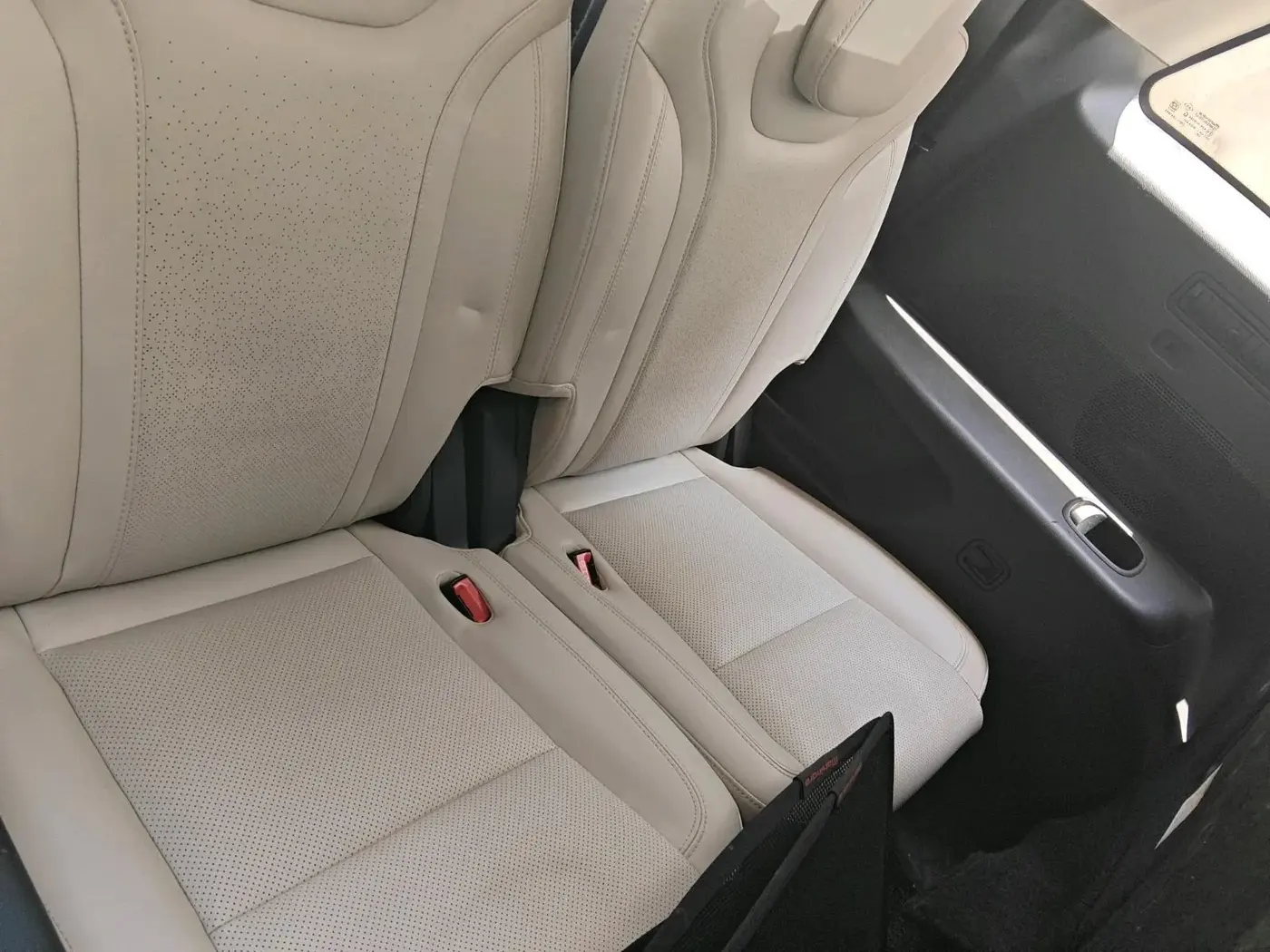 2021 Mahindra XUV700 AX 7 LUXURY P AT 7 STR, Petrol, Automatic, 74,062 km, interior