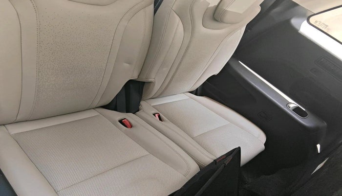 2021 Mahindra XUV700 AX 7 LUXURY P AT 7 STR, Petrol, Automatic, 74,062 km, interior