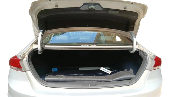 2017 Hyundai New Elantra 2.0 SX(O) AT PETROL, Petrol, Automatic, 47,163 km, exterior