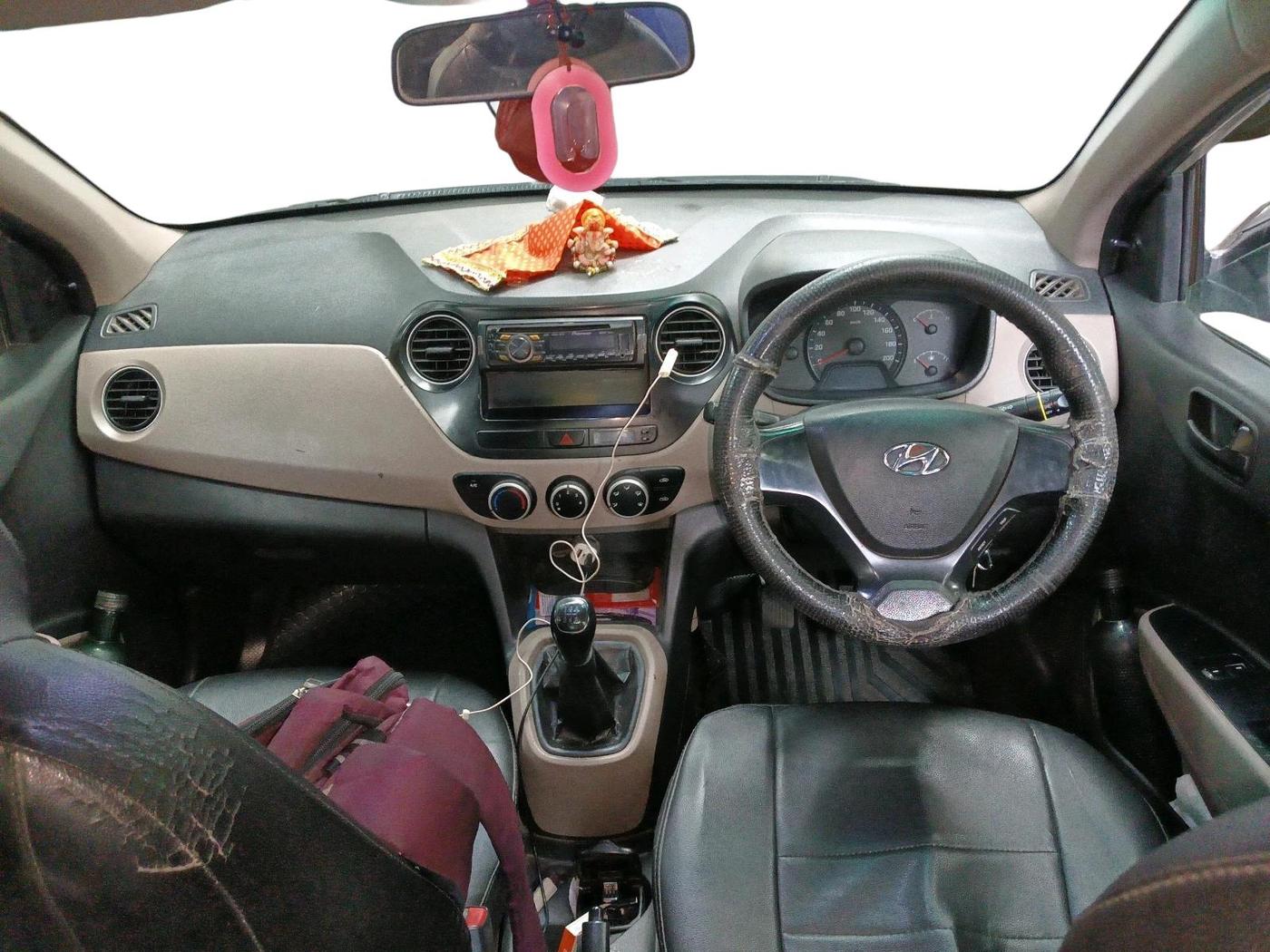 2016 Hyundai Xcent BASE 1.2, CNG, Manual, 1,54,424 km, interior