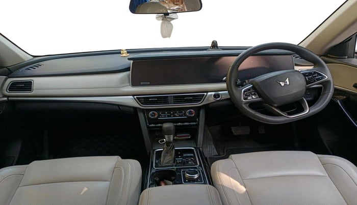 2023 Mahindra XUV700 AX 7 LUXURY P AT 7 STR, Petrol, Automatic, 24,498 km, interior