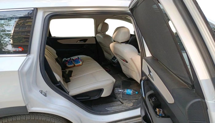2023 Mahindra XUV700 AX 7 LUXURY P AT 7 STR, Petrol, Automatic, 24,498 km, interior