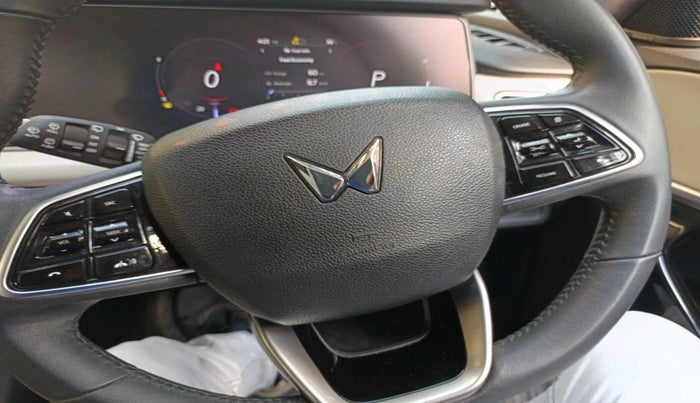 2023 Mahindra XUV700 AX 7 LUXURY P AT 7 STR, Petrol, Automatic, 24,498 km, interior