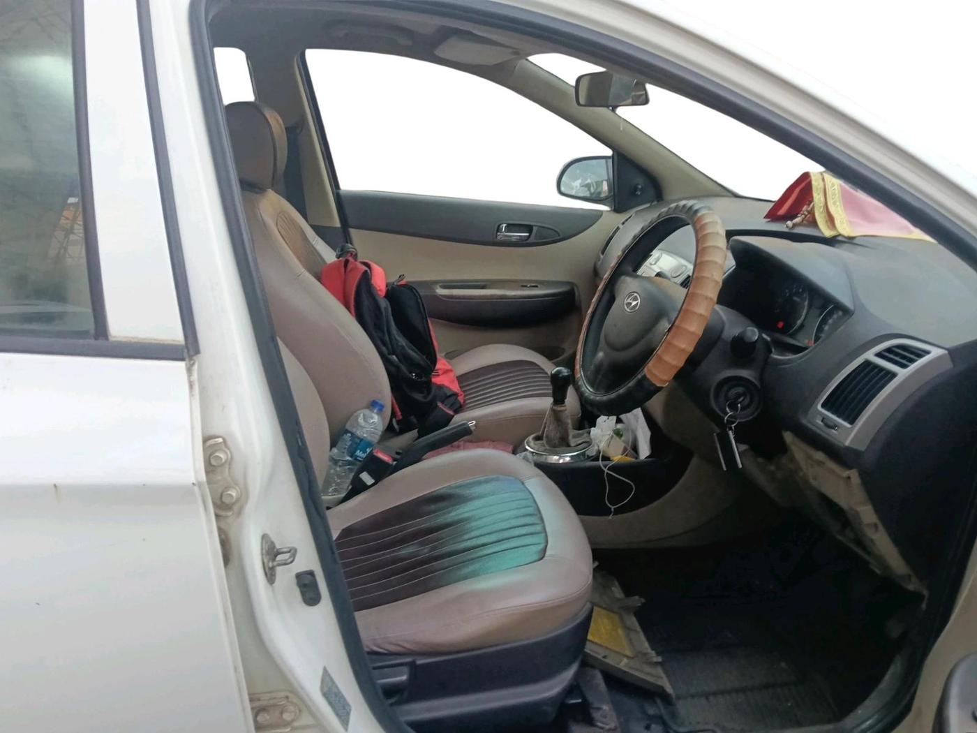 2011 Hyundai i20 MAGNA 1.2, Petrol, Manual, 93,906 km, interior