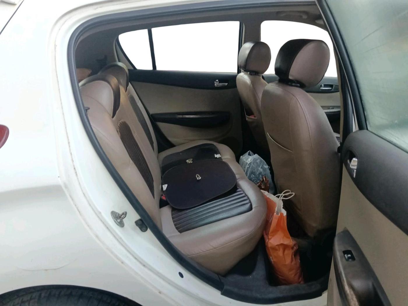2011 Hyundai i20 MAGNA 1.2, Petrol, Manual, 93,906 km, interior