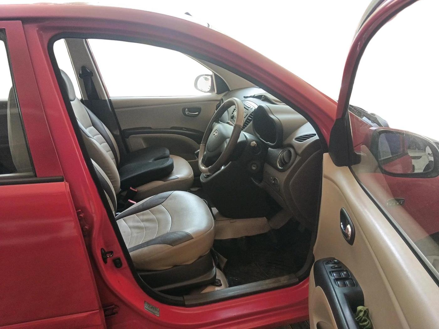 2013 Hyundai i10 SPORTZ 1.2, Petrol, Manual, 77,925 km, interior