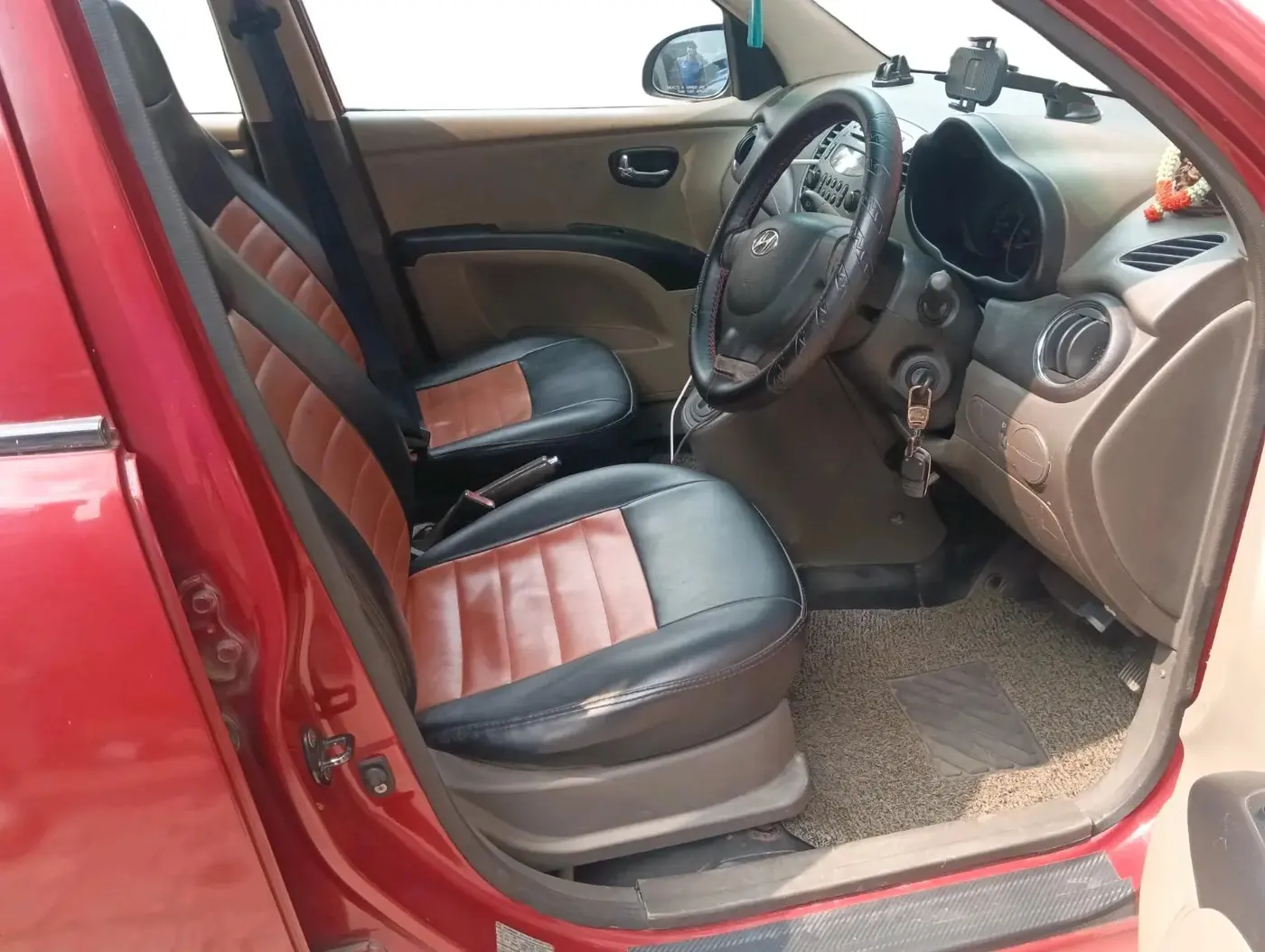 2011 Hyundai i10 SPORTZ 1.2 AT, CNG, Automatic, 51,829 km, interior
