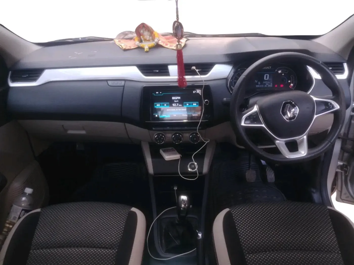 2022 Renault TRIBER RXZ AMT, Petrol, Automatic, 6,30,000 km, interior