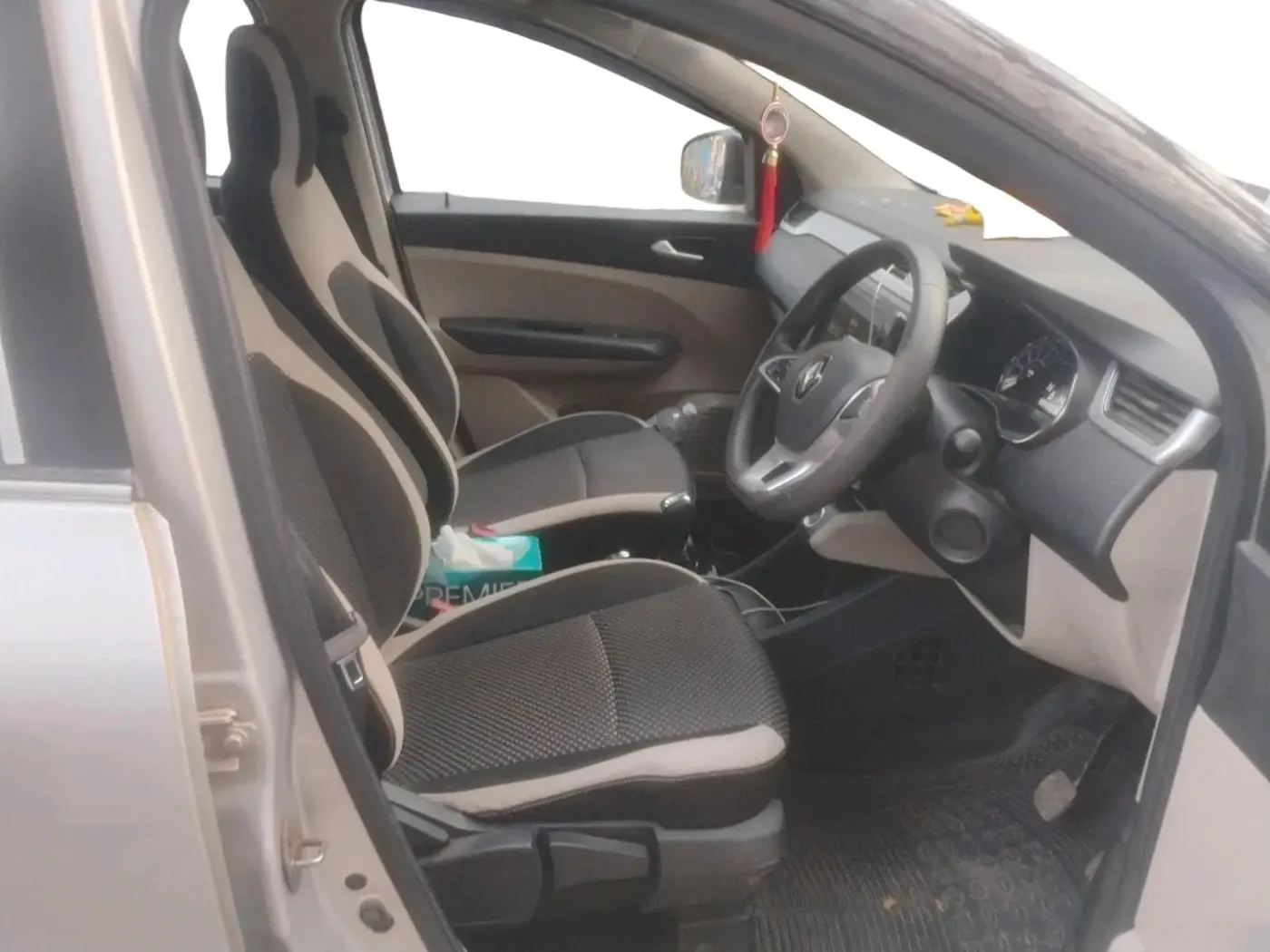 2022 Renault TRIBER RXZ AMT, Petrol, Automatic, 6,30,000 km, interior