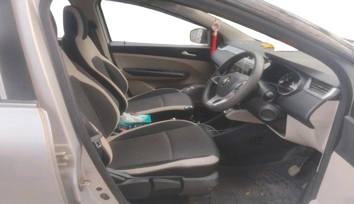 2022 Renault TRIBER RXZ AMT, Petrol, Automatic, 34,631 km, interior