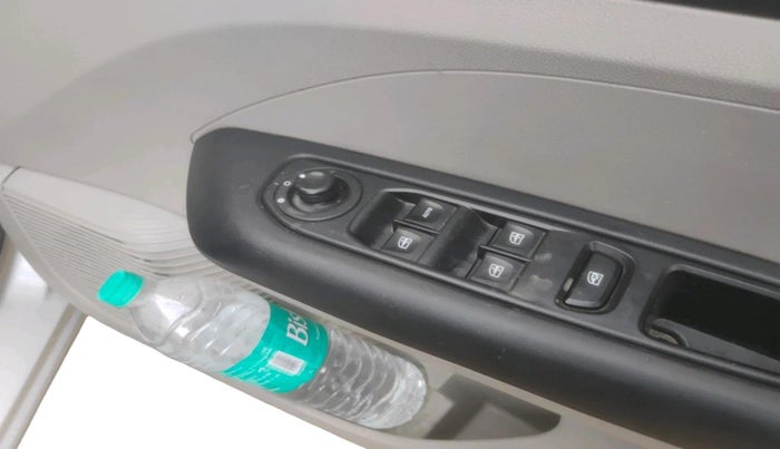 2022 Renault TRIBER RXZ AMT, Petrol, Automatic, 34,631 km, interior