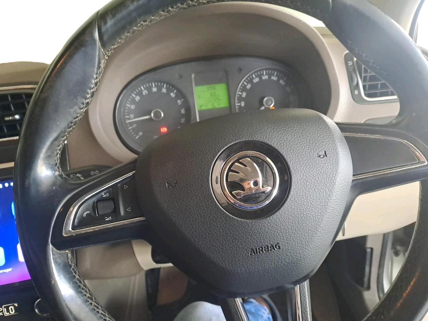 2014 Skoda Rapid ELEGANCE 1.6 TDI CR MT, Diesel, Manual, 1,17,726 km, interior