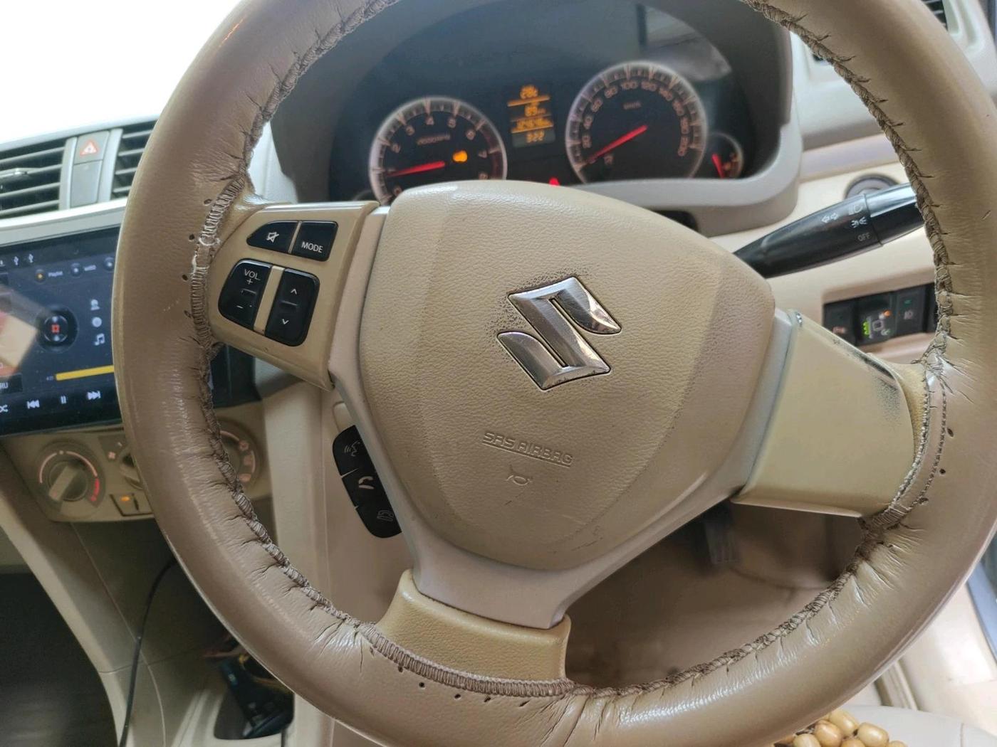 2015 Maruti Ertiga ZXI+, CNG, Manual, 1,24,646 km, interior
