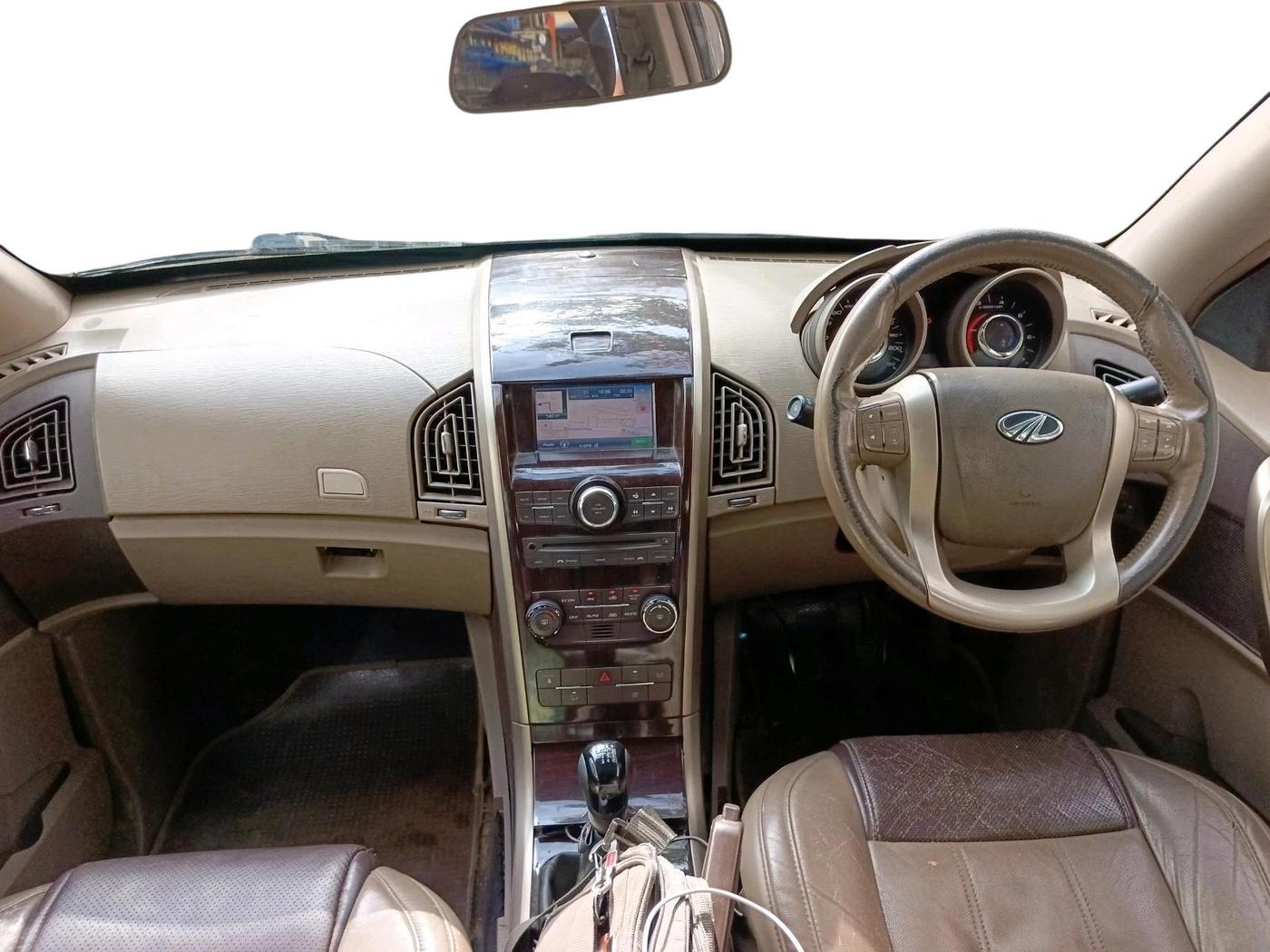 2015 Mahindra XUV500 W8, Diesel, Manual, 1,12,110 km, interior