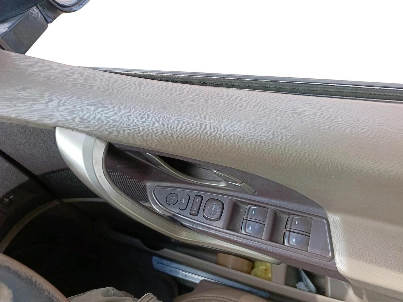 2015 Mahindra XUV500 W8, Diesel, Manual, 1,12,110 km, interior