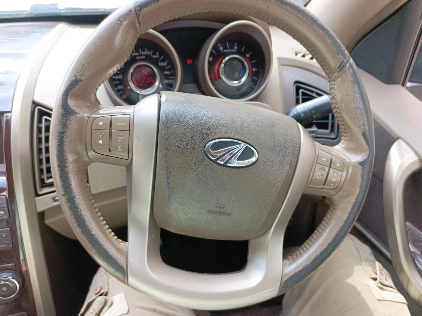 2015 Mahindra XUV500 W8, Diesel, Manual, 1,12,110 km, interior