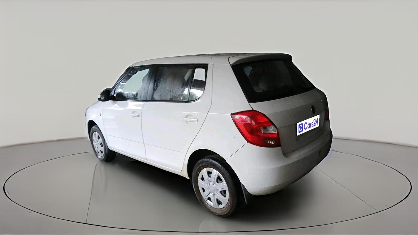 2011 Skoda Fabia AMBIENTE 1.2 MPI, Petrol, Manual, 1,01,692 km, exterior