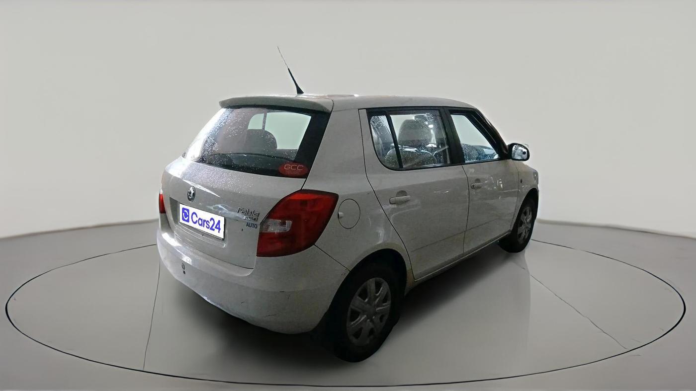 2011 Skoda Fabia AMBIENTE 1.2 MPI, Petrol, Manual, 1,01,692 km, exterior